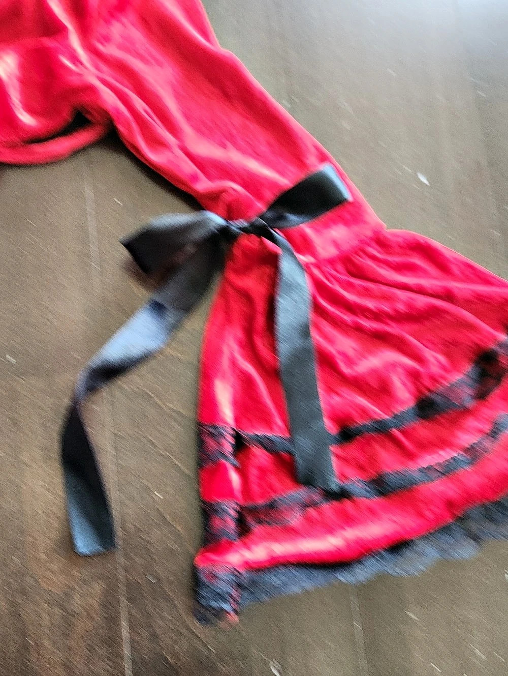 Red Hooded Halloween Costume - Picture 9 of 12